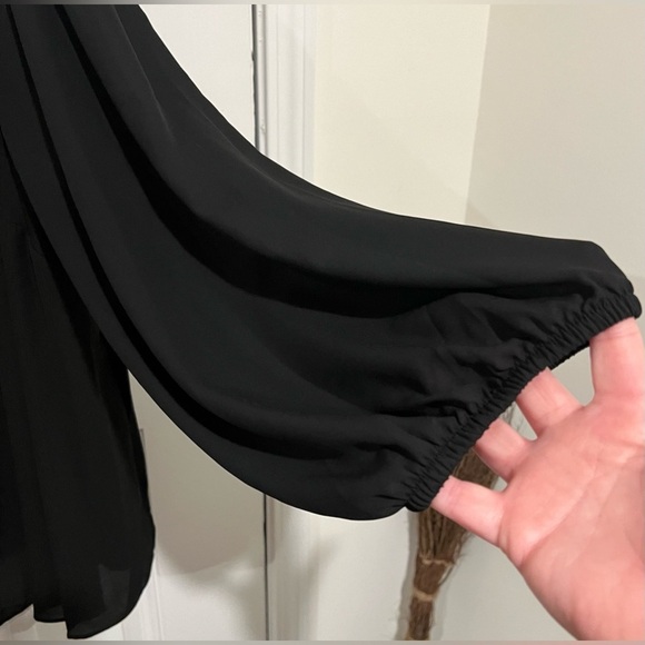 New! Torrid Black Sheer Long Sleeve Flowy Blouse in Size 4 or 26/28  Classy Goth - Picture 9 of 14